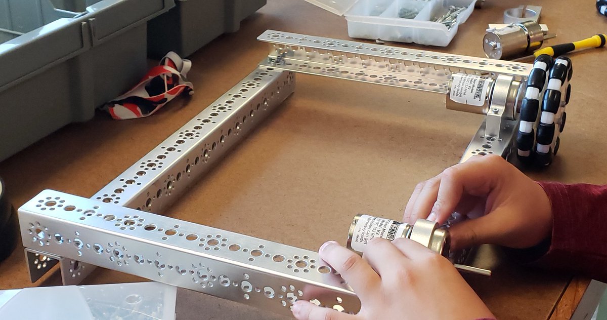 Drivetrain prototyping! What kind of drivetrain will it be? 🤔 #FIRSTGAMECHANGERS #ULTIMATEGOAL #TexasTeams #FTCTeams