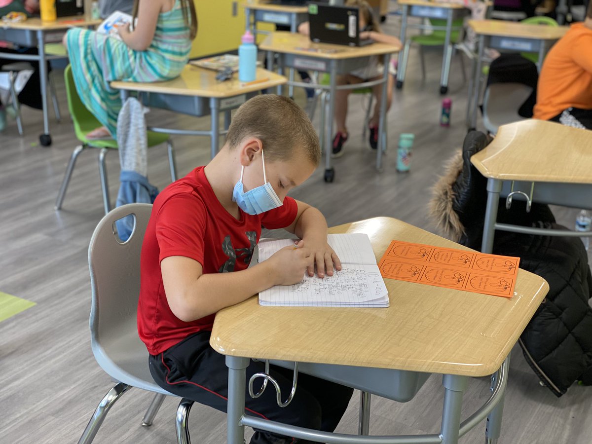 ksantoro19's tweet photo. So proud of how the students are settling into Daily 5 for our reading rotations!! #workonwriting #listentoreading #readtoself #meetwithteacher #Amherstcomets https://t.co/DLDV4ETgh5