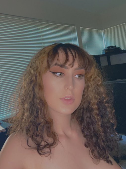 My face when these losers waste my time 🙄 I am a queen, pay me what I deserve or get out of my way 😝