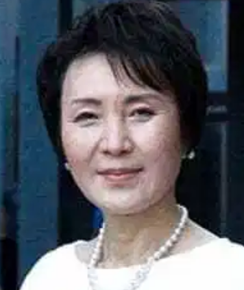 started <a href="/wikipedia/">Wikipedia</a> article on Korean-born businesswoman Hee Sook Lee (1959-2020), founder of <a href="/BCDTofuhouse/">BCD Tofu House</a> chain of restaurants: en.wikipedia.org/wiki/Hee_Sook_… <a href="/WikiWomenInRed/">wikiwomeninred</a> <a href="/Wikipedia_LA/">Wikimedians of Los Angeles</a> #koreanfood <a href="/LAist/">LAist</a> <a href="/LATACO/">L.A. TACO🌴🌮</a> <a href="/eaterla/">Eater LA</a> <a href="/WikiAsianMonth/">WikipediaAsianMonth</a>