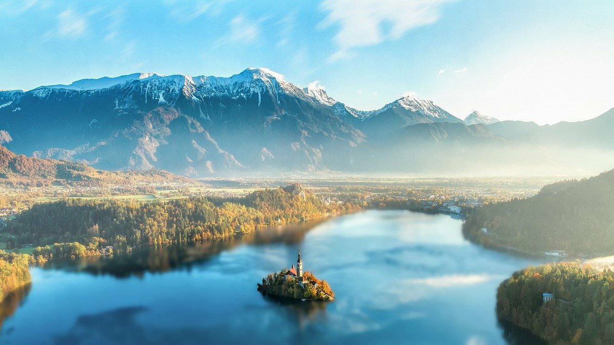 Lake Bled, Slovenia 🇸🇮
Majestic Lake
Follow @TravelFreakie

#lakebledwedding #lakebledisland #lakebledslovenia #lakebled #lakebledcastle #lakebled🇸🇮 #lakebledcastle🏰 #slovenia #feelslovenia  #thisisslovenia #slovenia🇸🇮 #eslovenia  #ifeelslovenia #slovenian #igslovenia