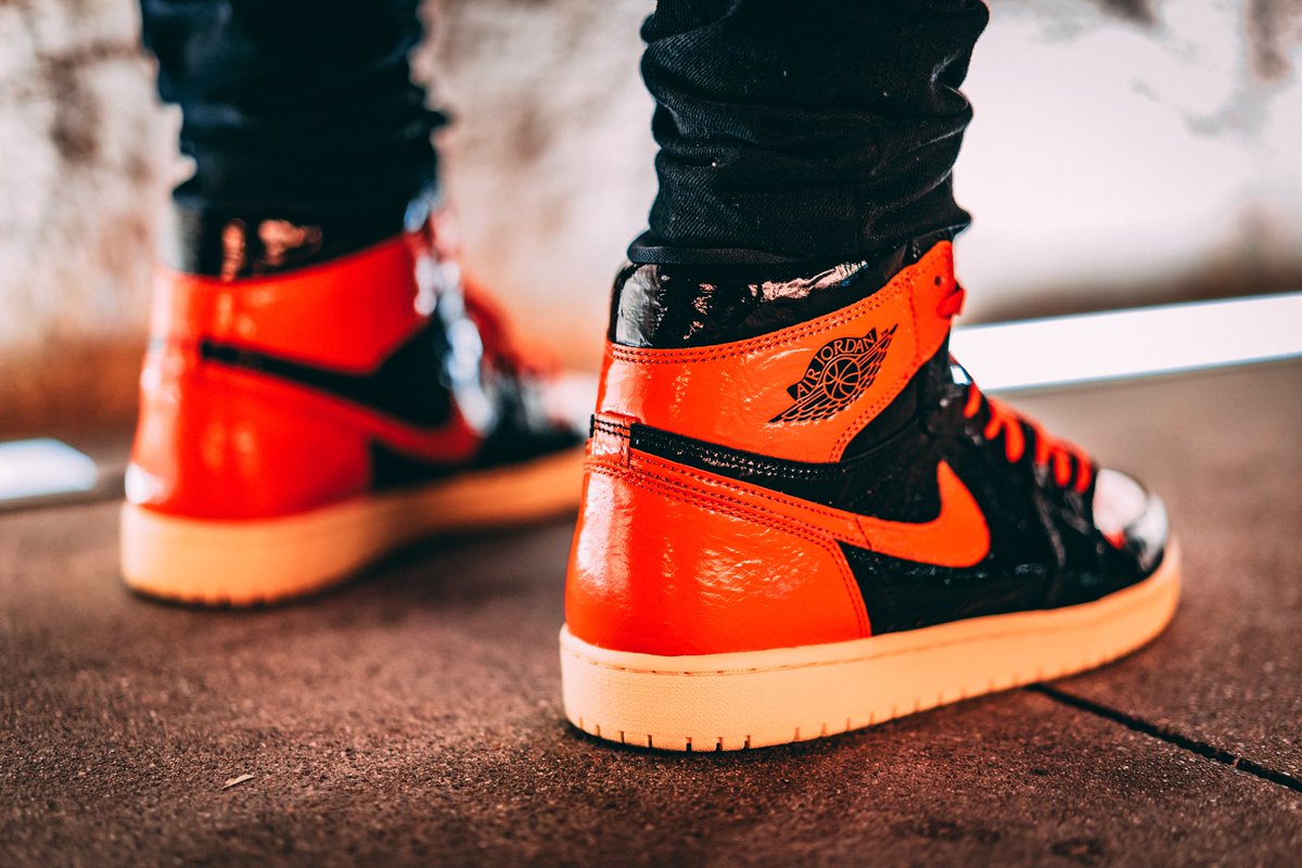 TheMarkNegrete's tweet photo. What up boo, this a spooky shoe https://t.co/72myUdN5cJ