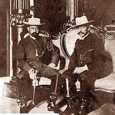 elvis_nieto39's tweet photo. #QueridoPúblico: ¡Hoy la #TwitstoriaDeVenezuela se transforma en un ring de boxeo!

Tenemos a dos contendientes que, aunque físicamente parezcan distintos, históricamente tienen un peso enorme.

Cada round será un suceso en su relación. 

¿Quieres saber quiénes son? https://t.co/8WlMiw16ls