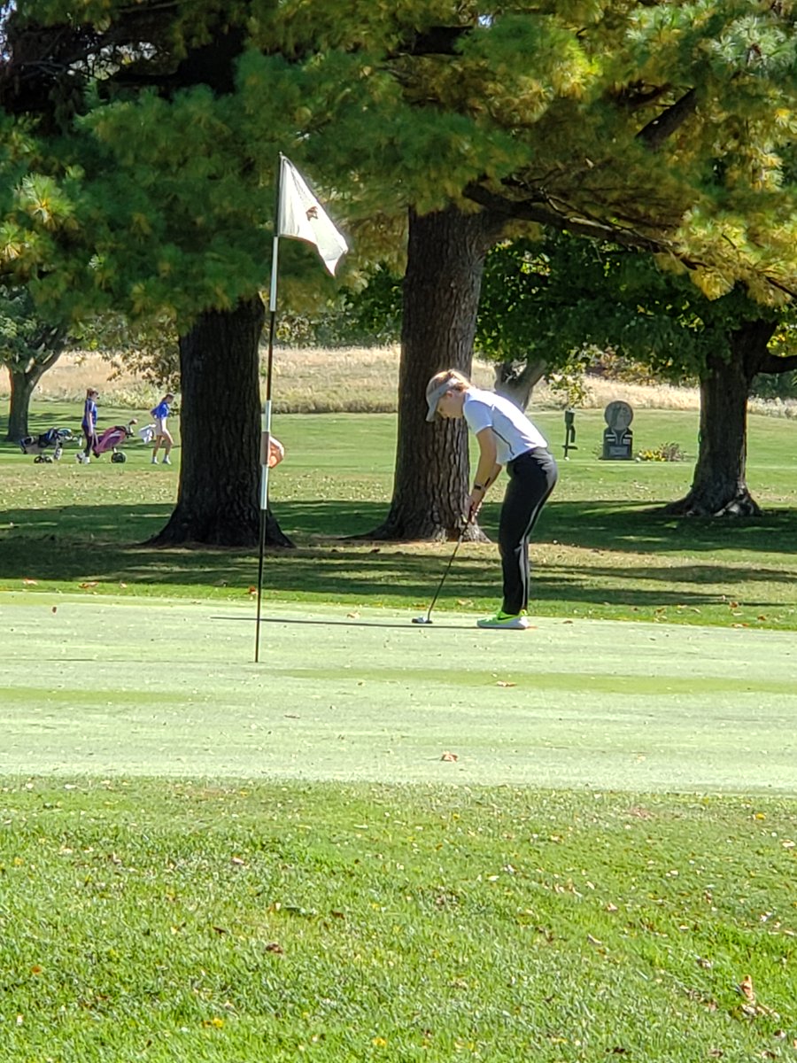 WarriorAthDir's tweet photo. 🚨🚨Congrats to Lady Warrior golfer Natalie Schroeder who won the ⛳️IHSA Regional golf tournament by 8 strokes! She advances to the Rochester Sectional on Thursday 10/15 #WarriorPride https://t.co/xXcbkCPzOD