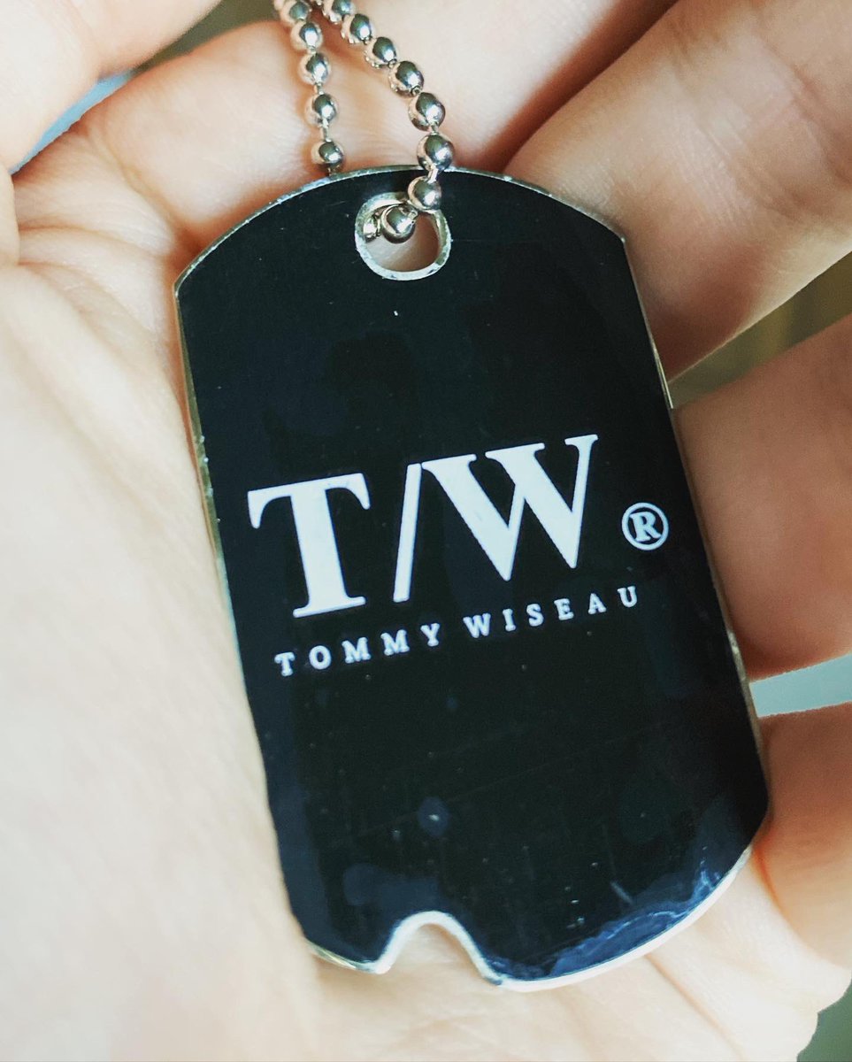 ABigFilmNerd's tweet photo. Nothing quite like getting a gift from @tommywiseau... Thanks Tommy! Much love dude.
“If a lot of people love eachother, the world would be a better place.” - #TommyWiseau ••• #loveisblind #wiseau #theroom #silver #ohhimark https://t.co/lOPpJP8zb6