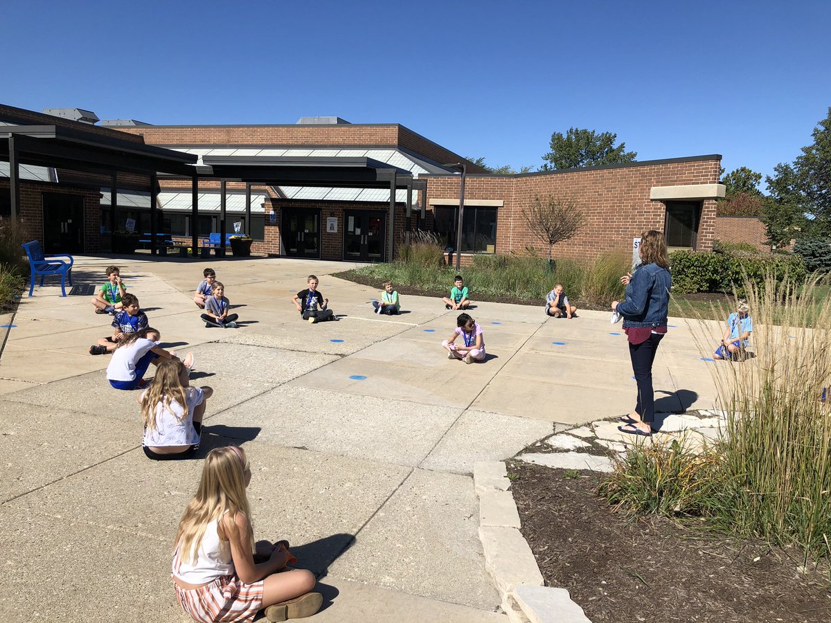 Afternoon meeting with Mrs. Masterson’s fourth grade students.  #connectwithothers  @AMasterson23 #makeheirday