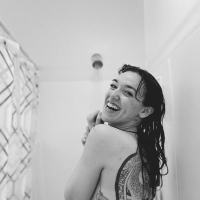 shower time #NewProfilePic https://t.co/sWegKRG0Nk
