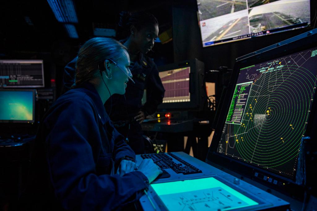 @USNavy photos of the day: #USSMonterey #USSThomasHudner #USSVellaGulf transit the Atlantic Ocean, #VAQ139 lands aboard #USSNimitz, #USSMonterey fires a #StandardMissile (SM) 2 and Sailors stand watch aboard #USSWasp. ⬇️ info & download ⬇️: navy.mil/Resources/Phot…