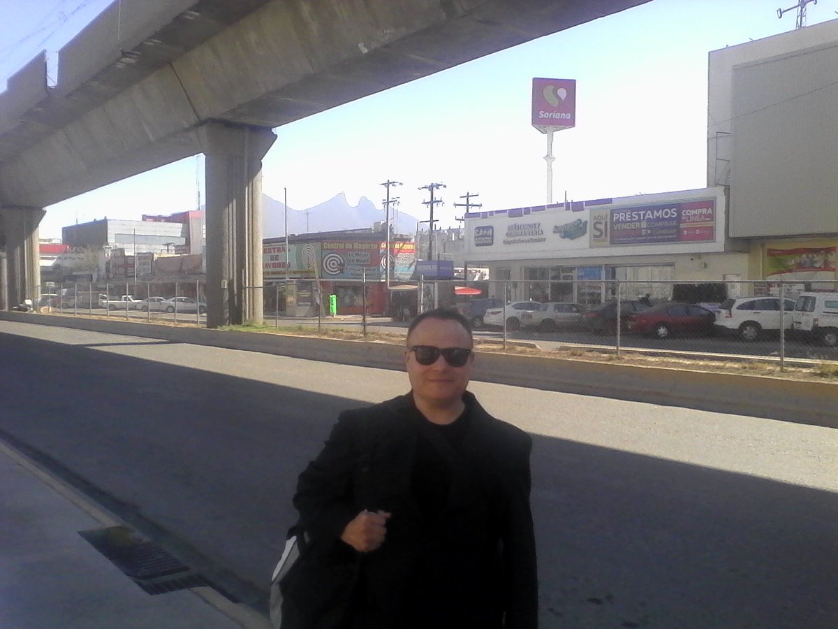 Skies light up in Monterrey N.L., an industrial hub and cosmopolitan city of over 4 million people. In the background is the famous "Saddle Hill" landmark, the symbol of the city. Manywildfireswere kindled by falling fragments as the meteorite continued to Tamaulipas state.  https://twitter.com/felip1t0/status/1313709302402740228