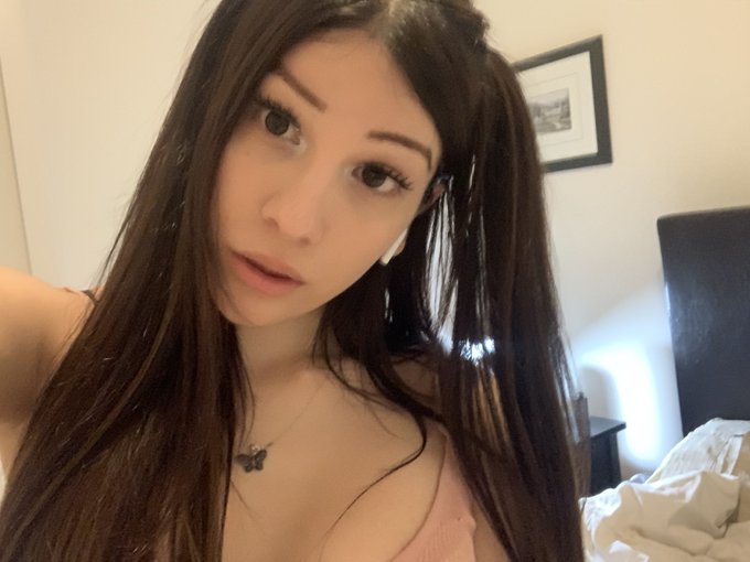 Wipe your tip on my lips, I love the way you drip 💦💕 #transgirl https://t.co/FUEHoaO0in<a href="/tag/transgirl"class="tags"><span>#transgirl</span></a>