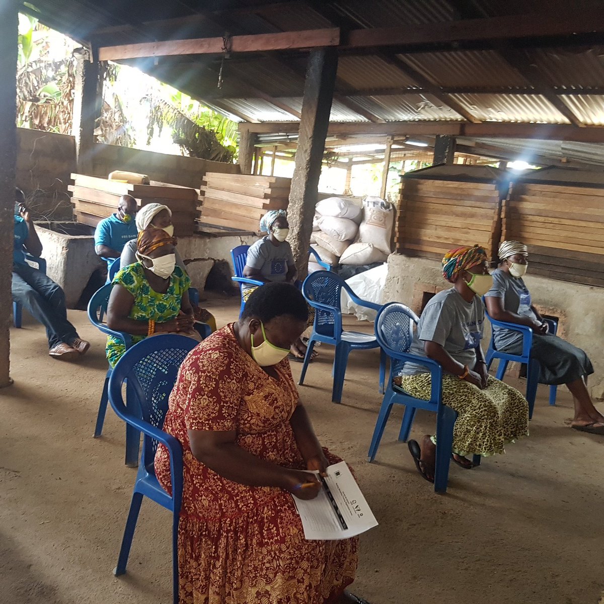 FoN Ghana (@ghanafon) on Twitter photo <a href="/EuropeInGhana/">European Union in Ghana</a> funded #FarBanBo interacts with beneficiaries <a href="/GhanaCanoe/">Ghana National Canoe Fishermen Council (GNCFC)</a> <a href="/NafptaGhana/">National Fish Processors and Traders Association</a> #IUU-Community Monitoring Group in Dixcove and Axim. One key change fisherfolks seek to see is the end to #IUU fishing in Ghanaian waters
@FarDwumaNkodo <a href="/MofadGhana/">MOFAD_GHANA</a> <a href="/DAcconciaEU/">Diana Acconcia</a> <a href="/FisheriesGhana/">Fisheries Ghana</a> <a href="/EuropeInGhana/">European Union in Ghana</a> funded #FarBanBo interacts with beneficiaries <a href="/GhanaCanoe/">Ghana National Canoe Fishermen Council (GNCFC)</a> <a href="/NafptaGhana/">National Fish Processors and Traders Association</a> #IUU-Community Monitoring Group in Dixcove and Axim. One key change fisherfolks seek to see is the end to #IUU fishing in Ghanaian waters
@FarDwumaNkodo <a href="/MofadGhana/">MOFAD_GHANA</a> <a href="/DAcconciaEU/">Diana Acconcia</a> <a href="/FisheriesGhana/">Fisheries Ghana</a>