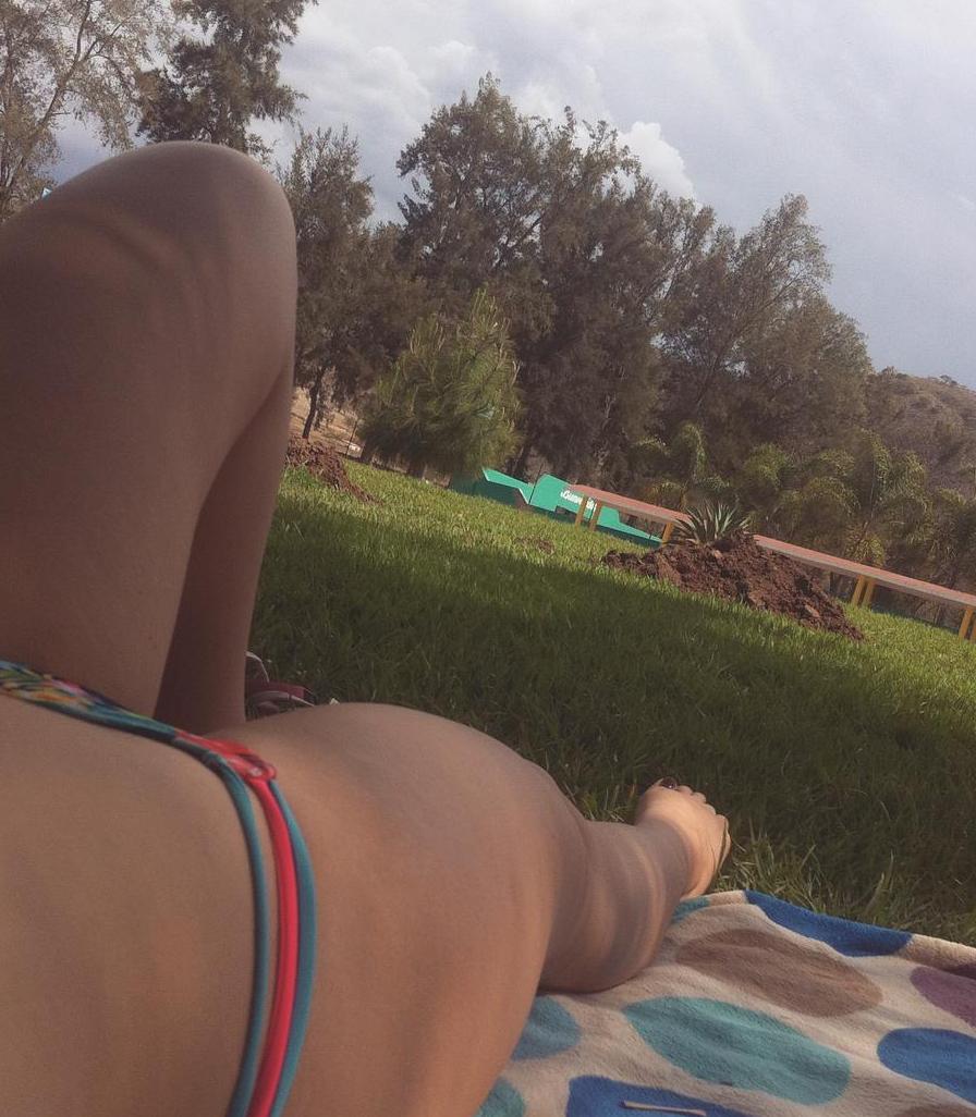 Life Isn't About Finding Yourself. Life Is About Creating Yourself. 👗👅