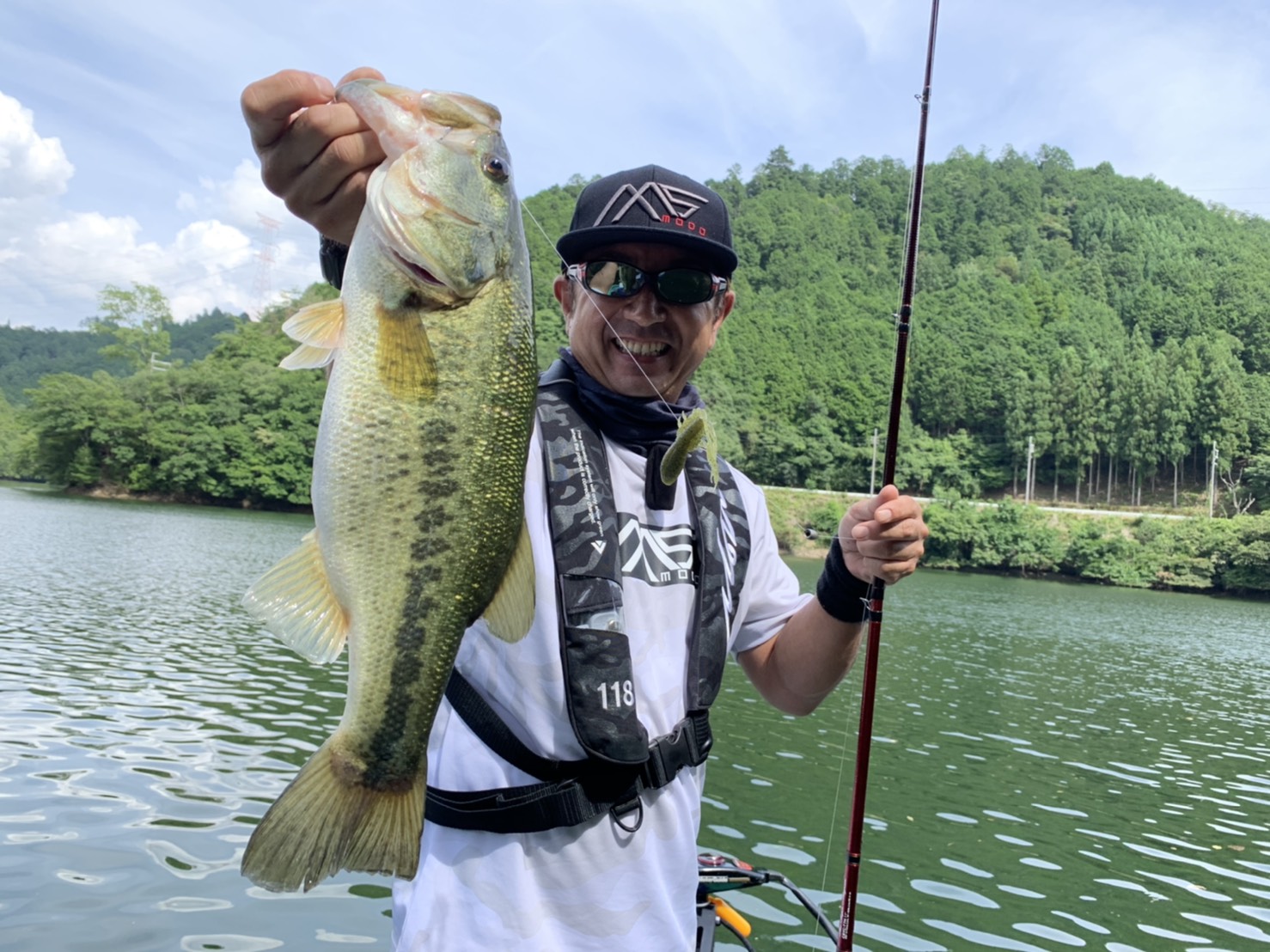 Baitbreath 清水盛三プロも絶賛のエクスライダーシュリンプ 釣れてます モリゾープロのおススメの使い方は テキサスリグ コンフィデンスルアーに仲間入り モリゾープロ要望カラーもラインナップ 清水盛三 ベイトブレス エクスライダー