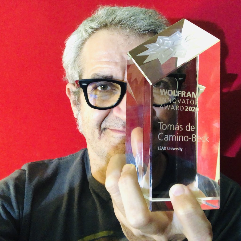 TomasDeCamino's tweet photo. Hoy fui galardonado con el @WolframResearch Innovators Award 2020 en manos del mismo @stephen_wolfram. Gracias!!!! https://t.co/2Gtp4z86OT