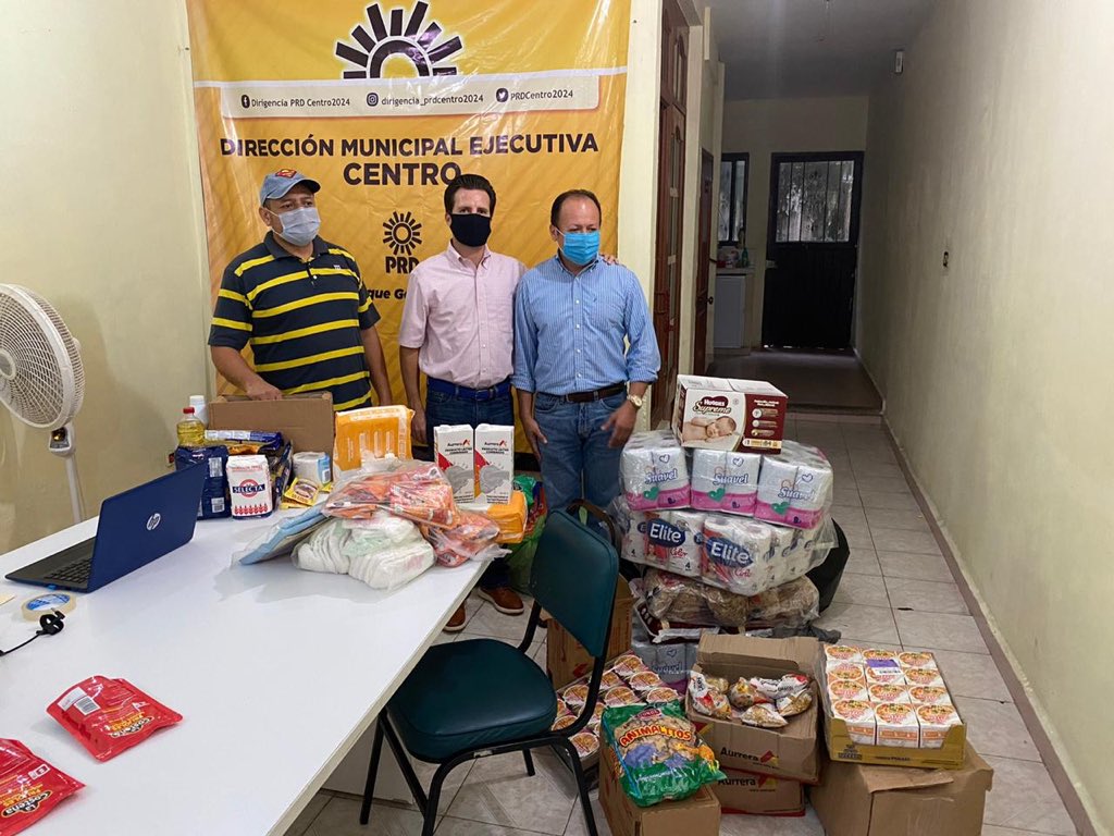 gerardogaudiano's tweet photo. Mi solidaridad con las familias que fueron afectadas por las recientes inundaciones en el municipio de #Centro. Aportando algunos víveres que serán repartidos en los próximos días. #GGR https://t.co/qYPDiYU7WD