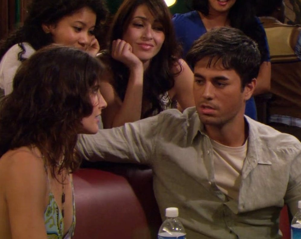Who won the breakup:Robin with Enrique Iglesias or Ted with Mandy Moore? #HIMYM S3E1