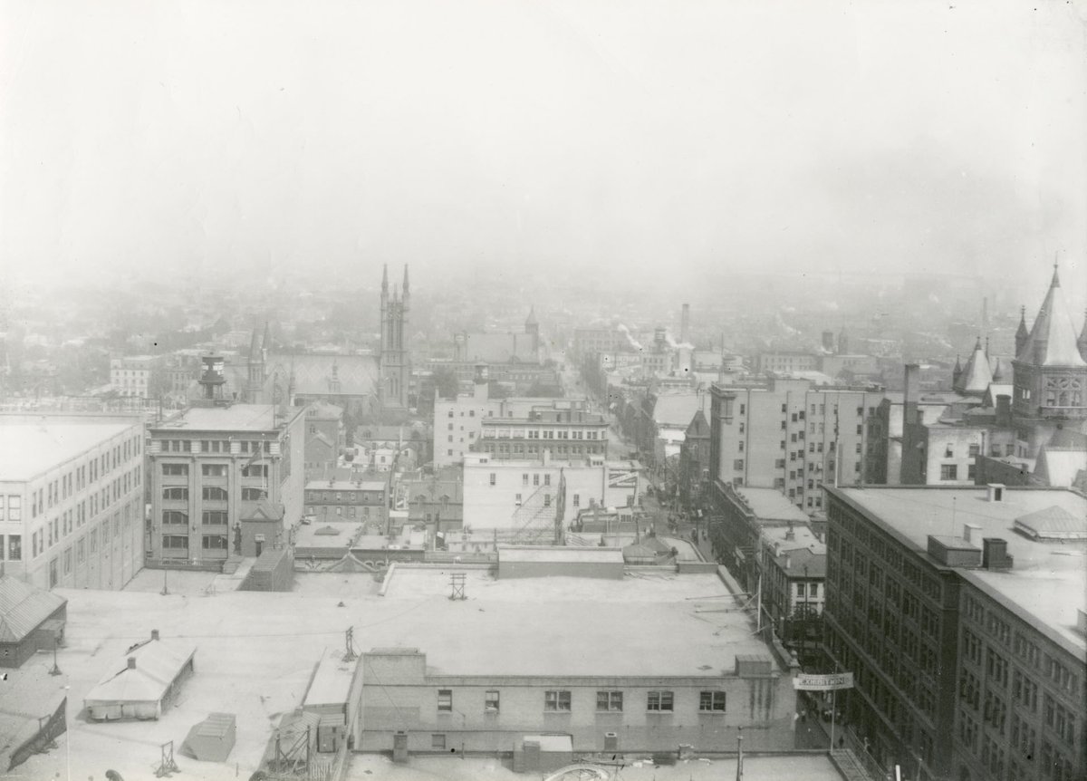 TorontoPast's tweet photo. Queen St E: Looking eastward from the City Hall clocktower, we can see Queen all the way from Yonge to Church St ( The church spire is that of Metropolitan United ). This is the image captured in 1911. (Toronto Public Library). https://t.co/pACoTFB40T