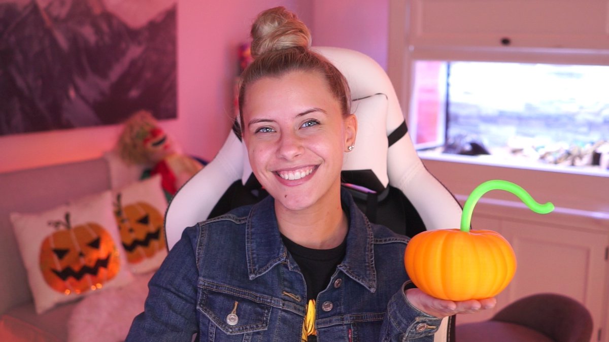 NoisyButters's tweet image. 🎃 WE ARE LIVE 🎃 gonna spend the first bit of this stream talkin about horror movies, includin Scare Me! on @Shudder #ad, stop by and let&apos;s talk spooky things!

&amp;amp; of course we&apos;ll play some CoD ~

twitch.tv/noisybutters