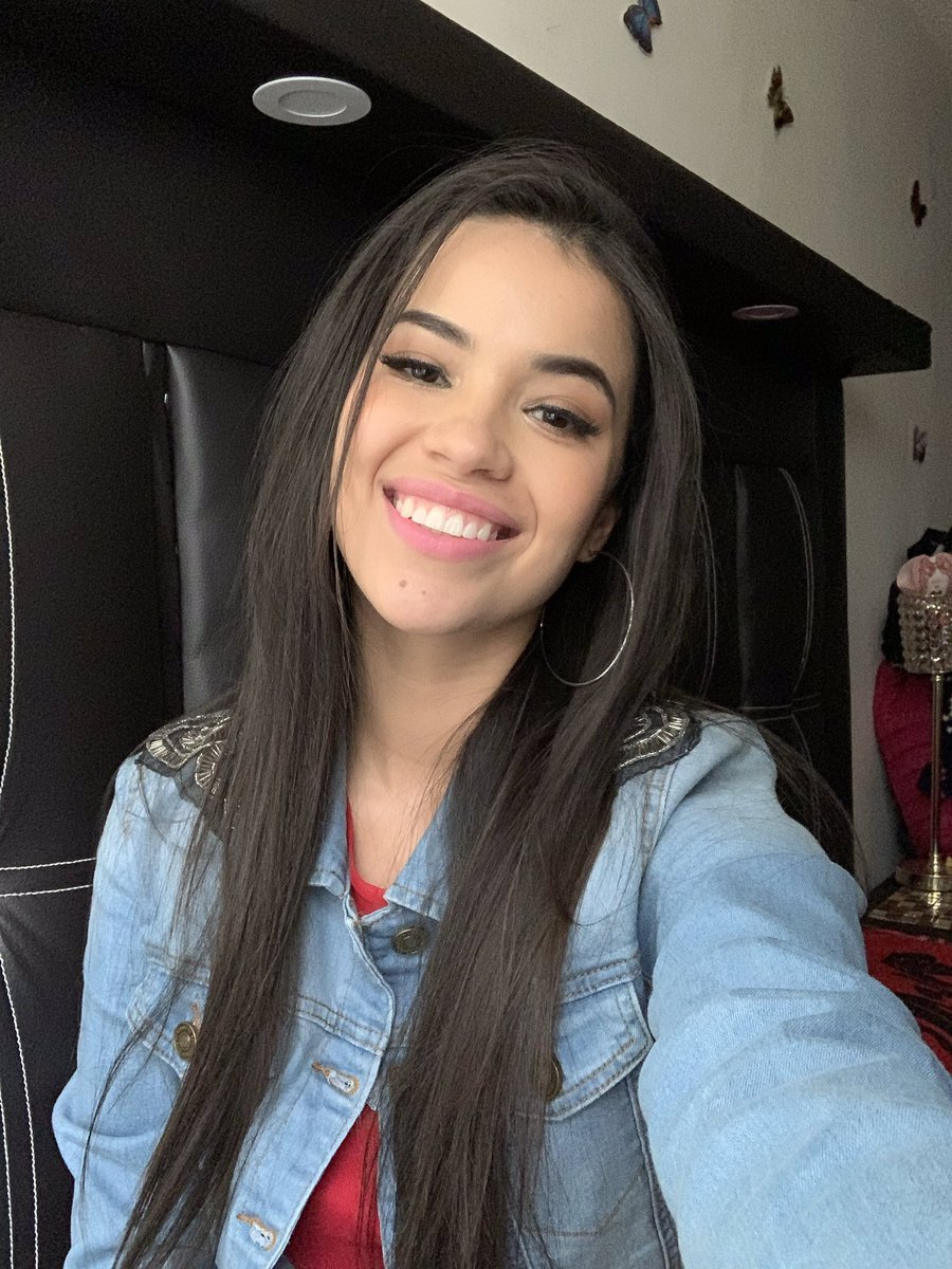 SilviaZepedaMx's tweet photo. Feliz de compartirles que ya soy parte de la familia @MMAgency_ 🔥 Vamos por muchos sueños y aventuras juntos @mendozamel 😍✨ 3,2,1... Acción 🎬🎭💕
#SilviaZepeda #Soymm #mmdiez #talentomm #actriz #mmagency #LaCondesa https://t.co/ivf6d7FHwi