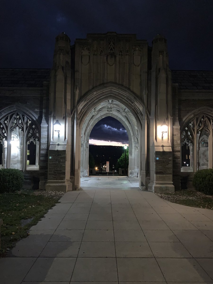 CornellWBB's tweet photo. The perks of being on campus in the evening... #cornelluniversity #mcgrawtower #libeslope #westcampus #johnsonmuseum https://t.co/acajZvlHQG