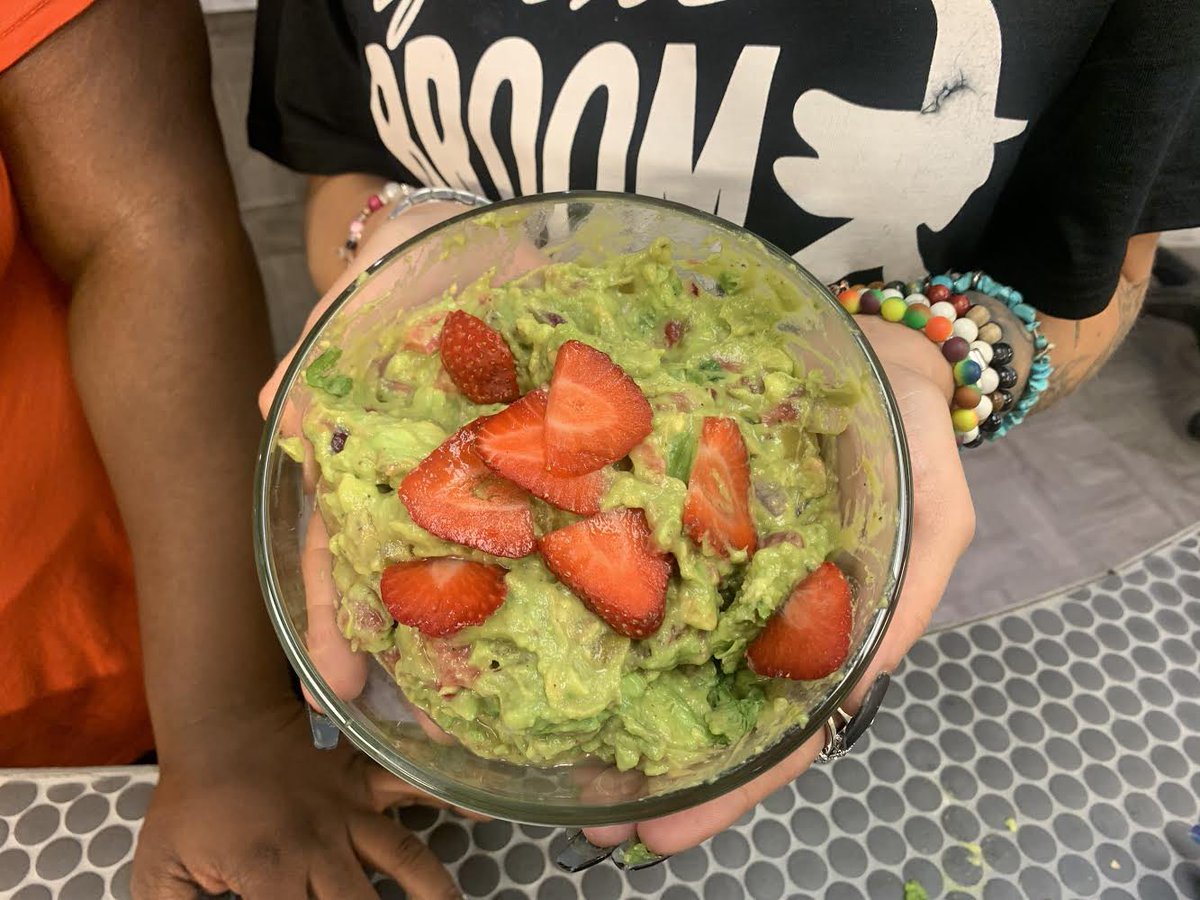 CookingCohorts's tweet photo. Here’s how the Strawberry Guacamole turned out with Cooking With the a Cohorts🍓🥑😋
 The Guac with the funky Twist? https://t.co/b764uHMF07