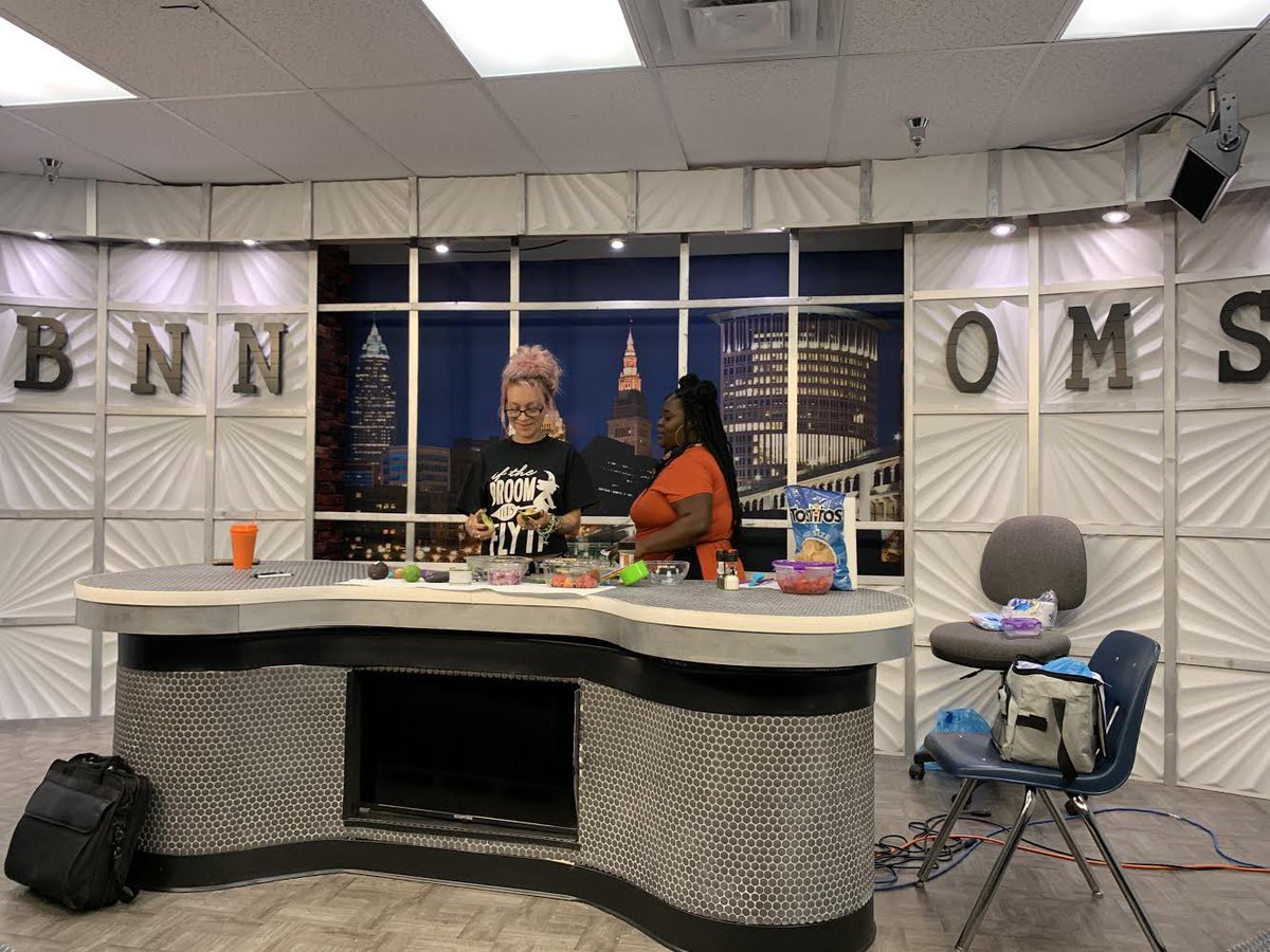 CookingCohorts's tweet photo. Here’s how the Strawberry Guacamole turned out with Cooking With the a Cohorts🍓🥑😋
 The Guac with the funky Twist? https://t.co/b764uHMF07