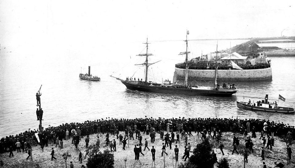 Armada_Arg's tweet photo. #Hoy se cumplen 117 años de la zarpada de la corbeta ARA "Uruguay" del puerto de #BuenosAires hacia una misión sin precedentes: el rescate en la #Antártida de la expedición sueca del doctor Otto Nordenskjöld.
Los invitamos a leer el especial  👉 https://t.co/U6GzJVMRot https://t.co/09IjglS1T4