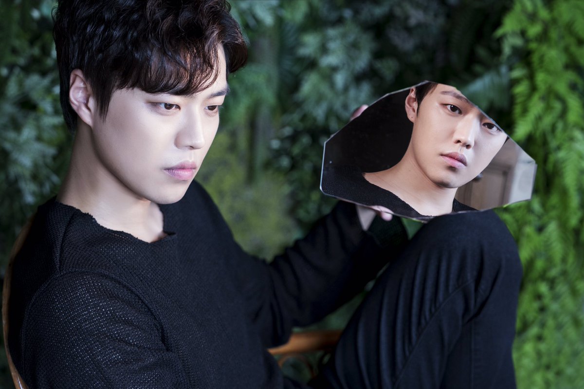 [EQUAL_이퀄] 미공개 프로필 컷 공개

✔️이수웅 니콜라와 지호림 테오

니콜라 : 신은 무슨 목적으로 인간을 만들었을까? 왜 인간한테 삶과 죽음을 줬을까?
테오 : 글쎄, 그건 신한테 물어봐야지. 신이 있어야 물어보든 말든 하겠지만.

두 친구가 함께하는 운명의 일주일!
계속 함께해 주세요~~🙆‍♀️