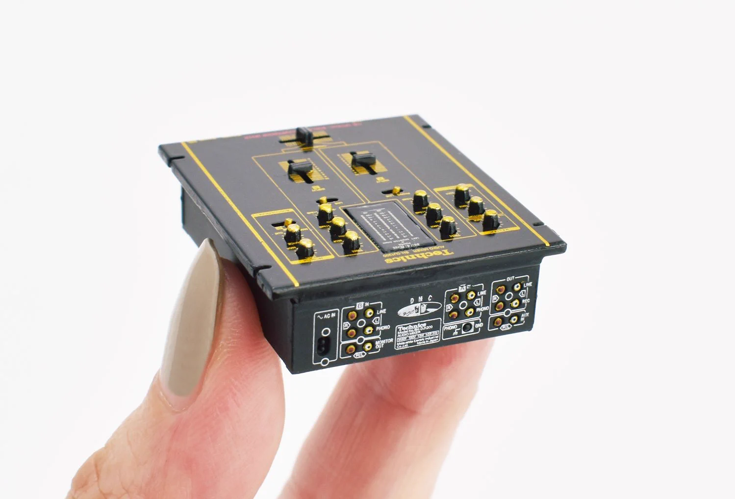 これは欲しい、テクニクスのターンテーブルなどがカプセルトイになって登場！