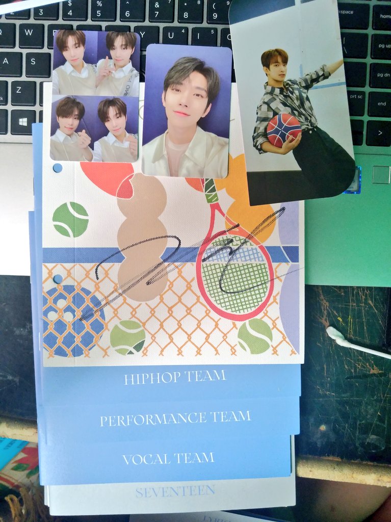 hosheenim's tweet photo. Finally got my signed Hengga:rae! We (@1004bunnyhan) got Dino's and Jeonghan's signature teheee 😍😍😍 Thank you so much @goldenxquartet for the smooth transaction and for the freebies! 🤗🤗🤗🤗
#GQFeedbacks @pledis_17 https://t.co/TFm4bewKiJ