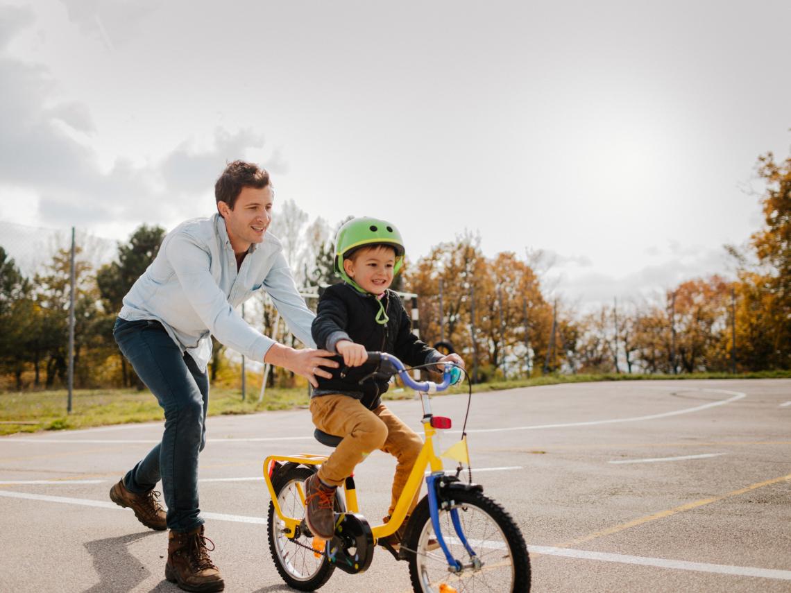 club_rrhh's tweet image. Alithu Castro, participante del club, puso primera y nos regalo un recorrido por R y con ella decidimos que era hora de dejar de anotar nuestros apuntes en cuaderno Gloria para usar  RNotebooks 📝

#RRHH #RecursosHumanos #BetterWithData #KIWI