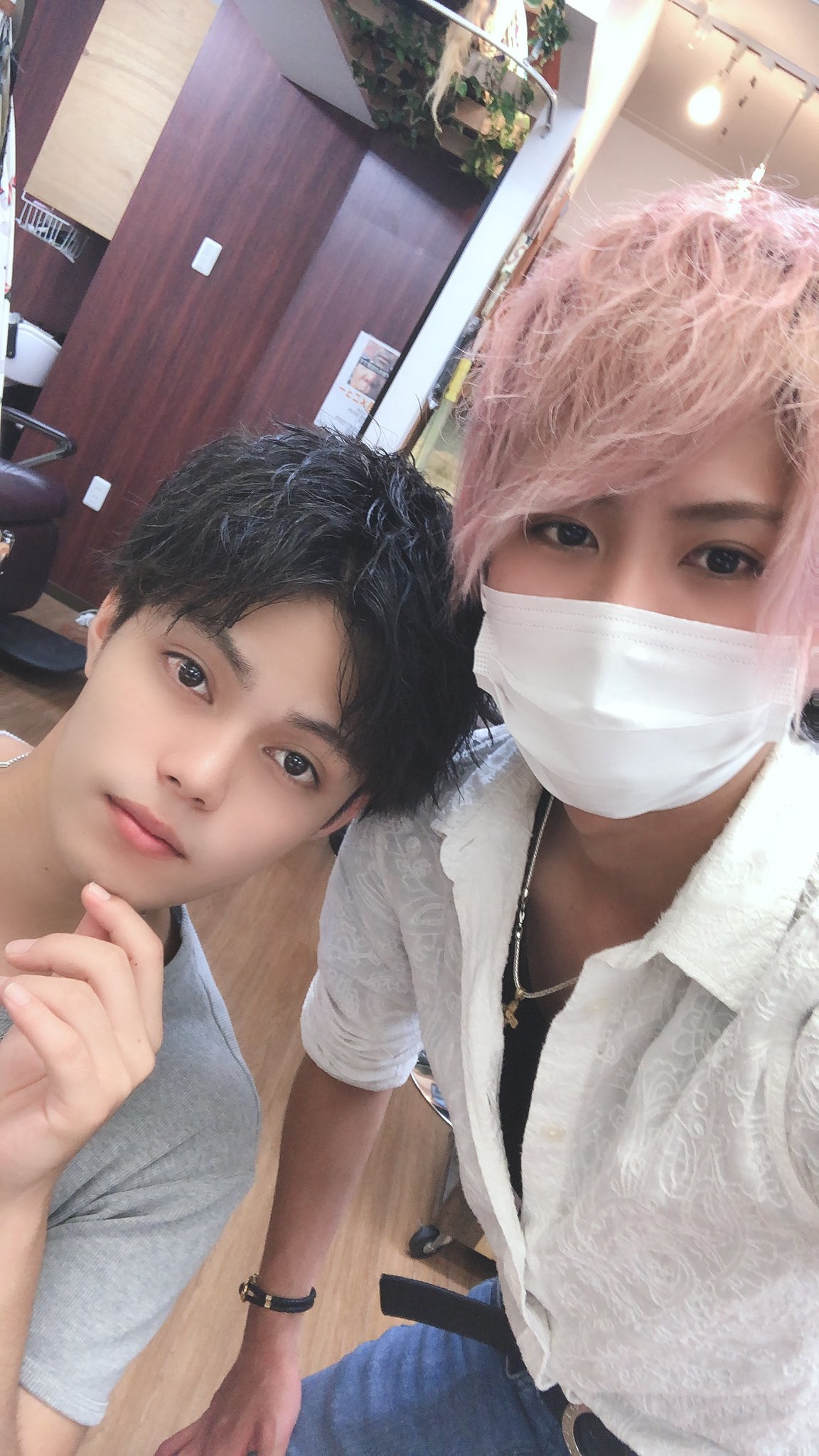 火遊びカヲル 黒髪から茶髪へ違和感すごい ホストっぽさを求めるとやっぱり髪色は一般の人とは変えないと行けないと思い変えました 世間がイメージするホストに寄せていきます クラブフェイト イメチェン リゾホス 沖縄 T Co 5tmhedluoj