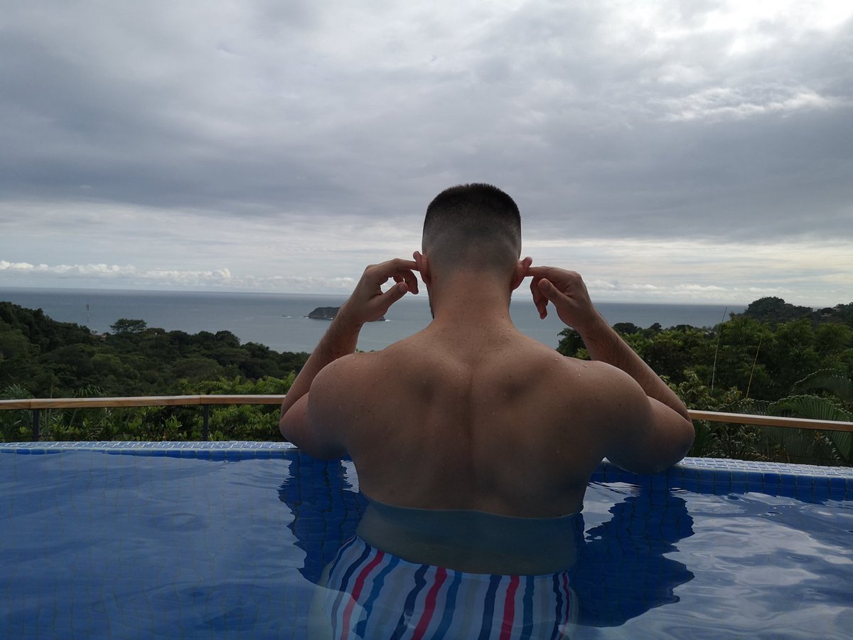 CallJavi's tweet image. Hoy me contaron que me estaban comiendo el culo.... Y yo como... Perdón no escucho ✨