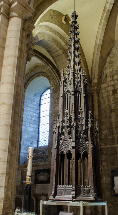 SarahBlick3's tweet photo. #AnimalsInChurchesHour #FacesInChurches #FontCovers
A little late for this, but oh well. Selby Abbey, Yorkshire font cover details https://t.co/tOqvA8rAiy