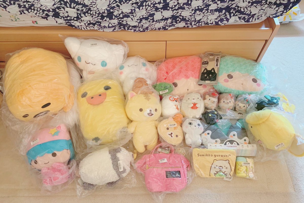 finally clearing out a bunch of crane game/anime merch!!!! selling everything for super cheap (some at basically cost of shipping) so please take a look!! feels like a waste to donate animerch/artbooks so i'm just hoping to find homes for everything!!✦  https://haiyun.moe/official-merch 