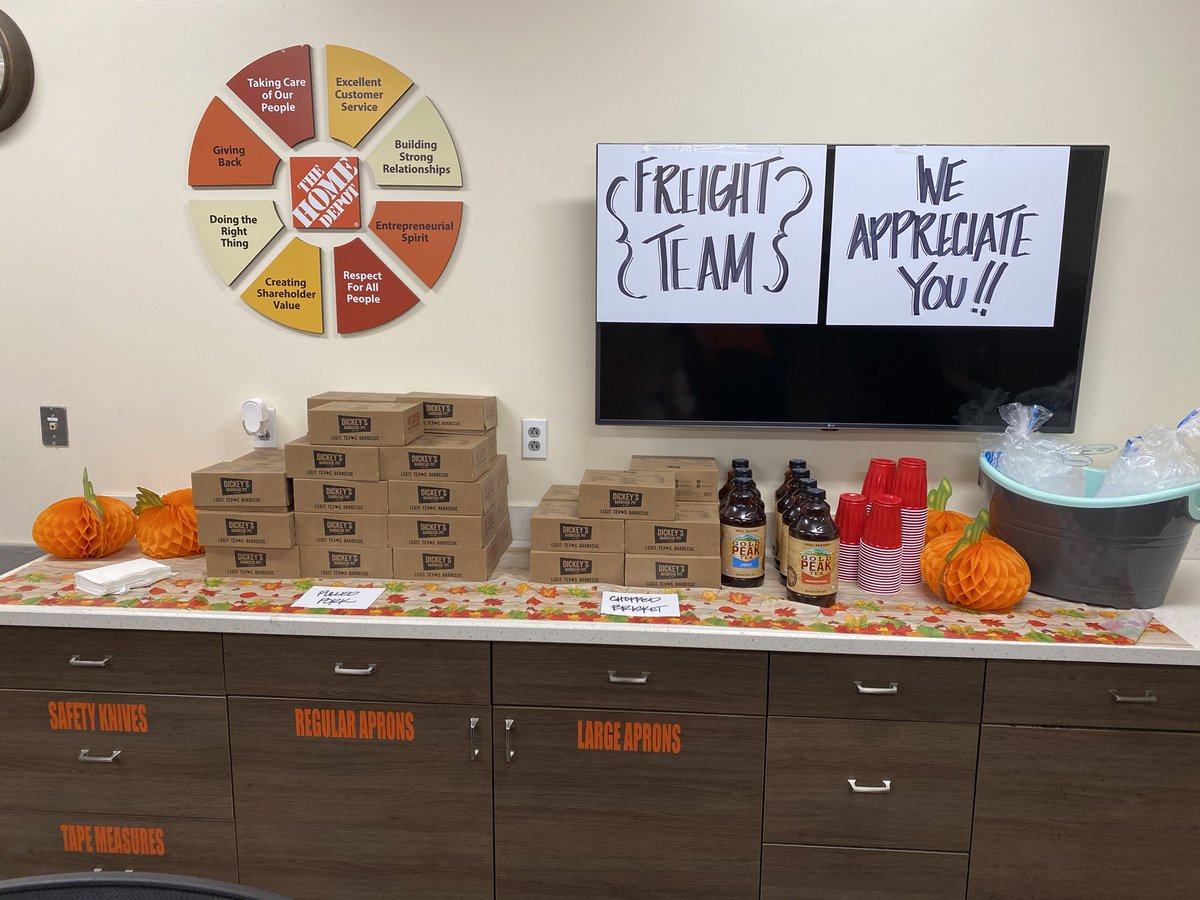 StevenReynaHD's tweet image. Celebrating my amazing Freight Team tonight! We couldn’t do it without them.  Thank you for all you do! @tavares_gabe @tori_bronson @robertheard777 @cristie_mcclain @PatrickHTHD