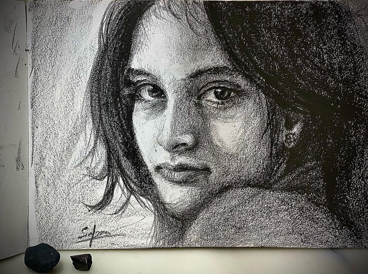 sapnasgs's tweet photo. Portrait in graphite 
  #artwork #ArtistoftheSummer #ArtistOnTwitter #GraphiteIndia #Graphite #selfportrait #portraital #portrait #portraitofaladyonfire https://t.co/OyRayEWR7V