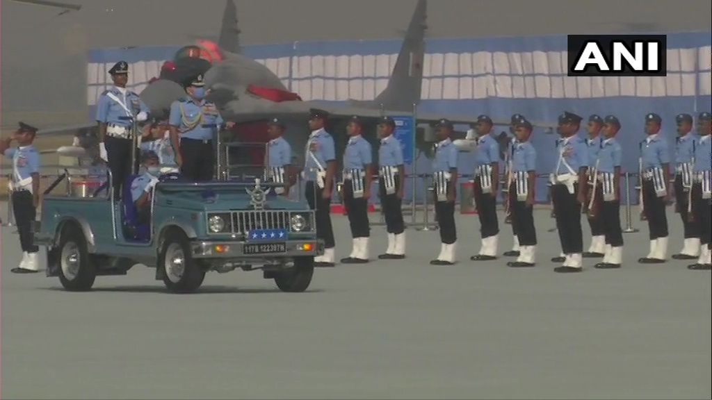ndtv's tweet photo. IAF Chief Air Chief Marshal Rakesh Kumar Singh Bhadauria inspects the 88th Indian Air Force Day parade at Hindon airbase 

(Images : ANI)

#IndianAirForceday2020 https://t.co/rIXo4P6Reb