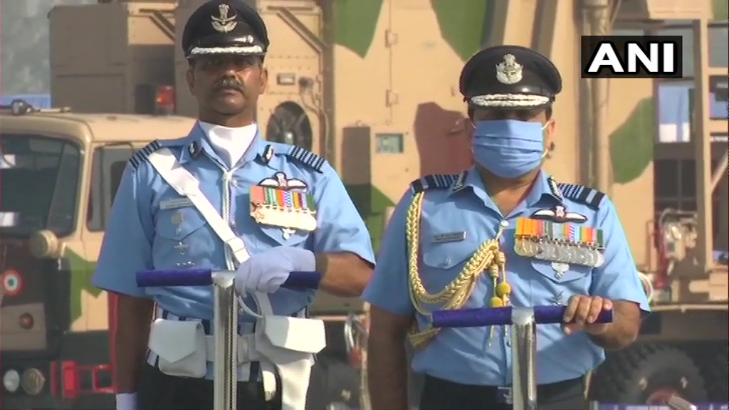 ndtv's tweet photo. IAF Chief Air Chief Marshal Rakesh Kumar Singh Bhadauria inspects the 88th Indian Air Force Day parade at Hindon airbase 

(Images : ANI)

#IndianAirForceday2020 https://t.co/rIXo4P6Reb