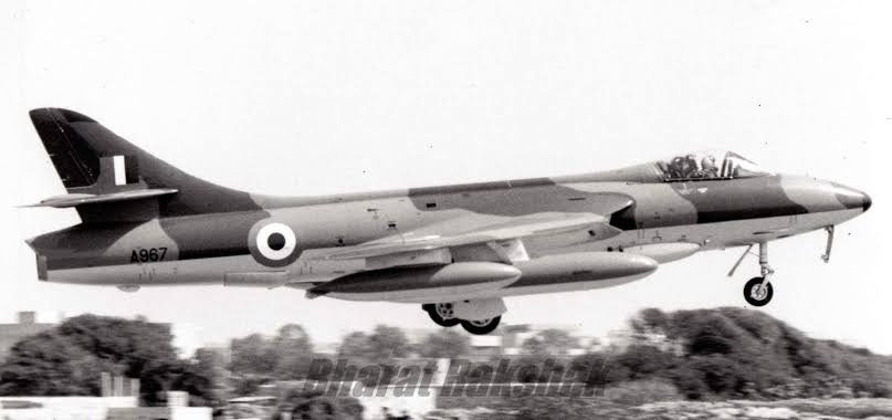 Thread on IAF assets during the 1962 War. The IAF had 22 combat squadrons with about 500 aircrafts including 50-odd helicopters. It’s a shame they weren’t allowed to taste glory! Hawker Hunter Mk-56 fighter-bomber Folland Gnat interceptor aircraft #AirForceDay2020 