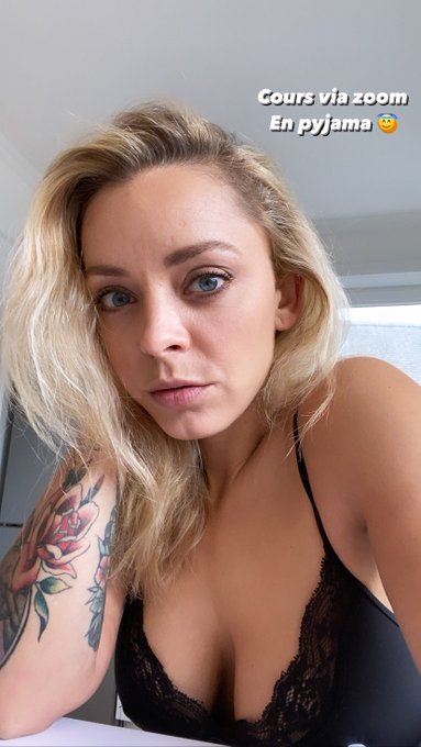 Suivre les cours en nuisette 😇 #zoom #nursestudent https://t.co/2f9vuhuYNS<a href="/tag/zoom"class="tags">#zoom</a><a href="/tag/nursestudent"class="tags">#nursestudent</a>