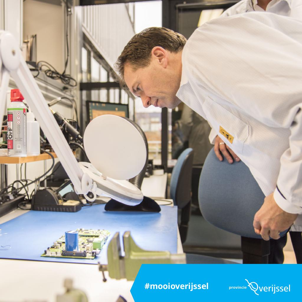 FAMILIEBEDRIJVEN OPGELET | Kijk vanmiddag om 16.00 uur de webcast Family Next! Gedeputeerde <a href="/vanHijum/">Eddy van Hijum</a> en @JMCvanHelvert praten je bij over ons programma voor ondersteuning van #familiebedrijven rond #digitalisering, #duurzaamheid en opvolging. Check: ➡️ overijssel.nl/familynext