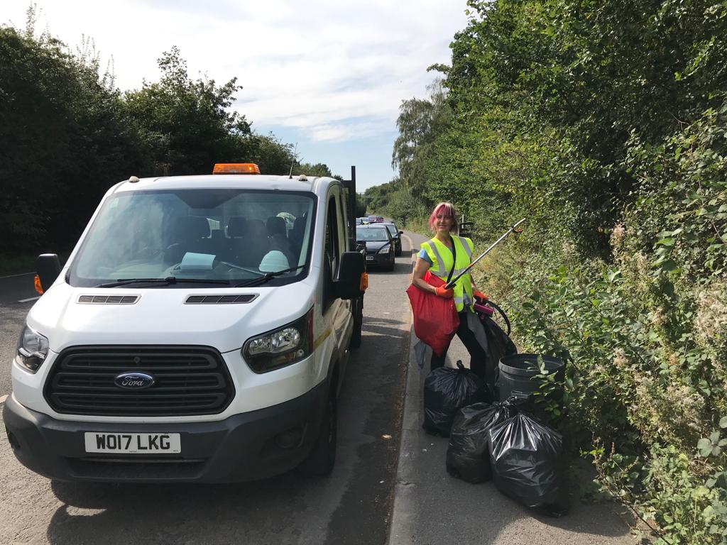 This wonderful person, Vanya Pearson, collected 10 bags of rubbish from Broomhouse Lane, which we were happy to collect. Vanya, you're a hero.