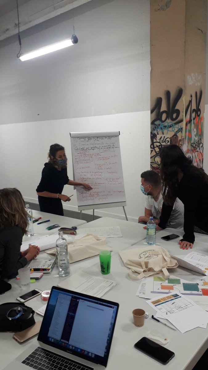 Ça travaille dur pour le #hackathon 😮 Nos 6 équipes sont dans la place #jamaissansleurmasque pour créer LA solution #numérique destinée aux personnes éloignées de l'#emploi