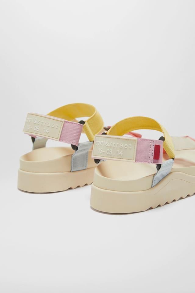 Zara ก็ทำรองเท้า Sandal ปุ๊กปิ๊ก สีน่ารักไม่ไหวววว ทรงนี้ฮิตมากแข่งกันน่ารักทู้กกกกแบรนด์