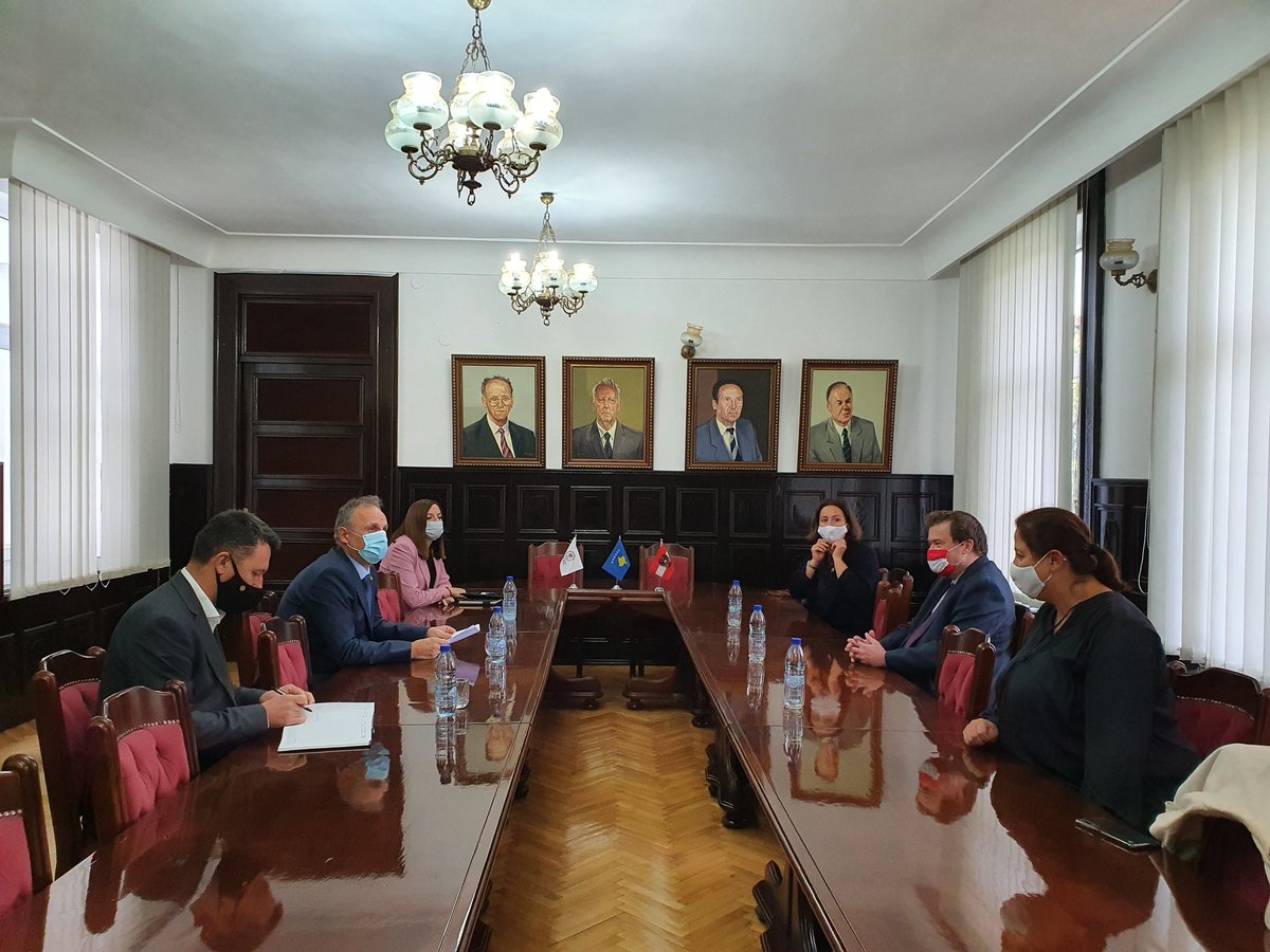 Had a good discussion with new Rector of #PristinaUniversity Naser Sahiti. Introduced new Head of @ADCinKosovo @SandraHorina Austria is biggest donor country in higher education. Discussed continuous support for #Kosovo #AustriainKosovo <a href="/MFA_Austria/">MFA Austria</a>
