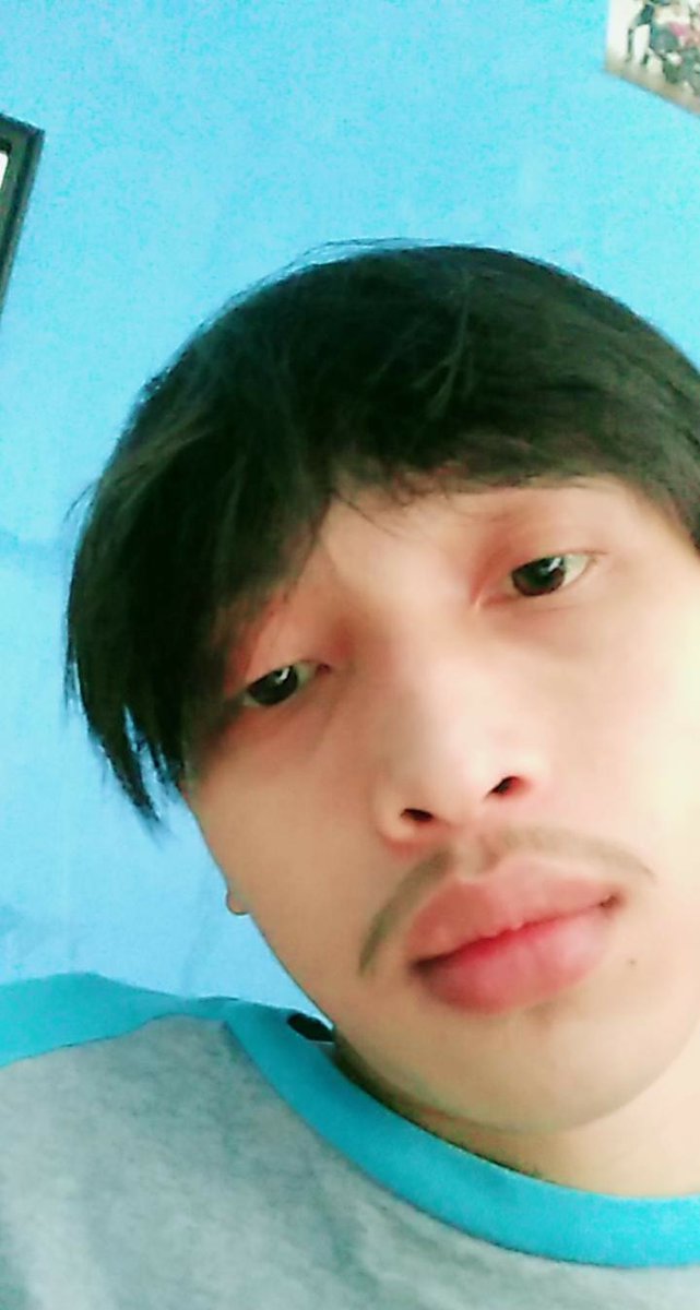 Udah mageran level 3, ga mandi ga ngapa ngapain foto aja biar ada bukti 😂