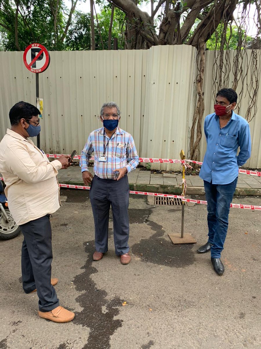 ActionGroupLP's tweet photo. Regular cleaning of Apollo Mills area has begun with instructions from @jakkaniji @BMcGSr. Thank U for intiating @KishoriPednekar @santoshjadhav99  #CleanerDelisleRoad #LeadersWhoCare #TogetherWeCan https://t.co/OwlYdnlx4k