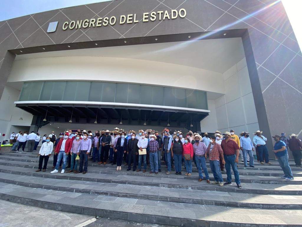 nichoalvan's tweet photo. Hoy la @CNPRmx y @AlpcaZ  junto con @JosLuisGalind17 y todos los diputados del @MorelosCongreso trabajan por un morelos mejor @PesMorelosof #Losocialmentecorecto https://t.co/HpilsFYwet