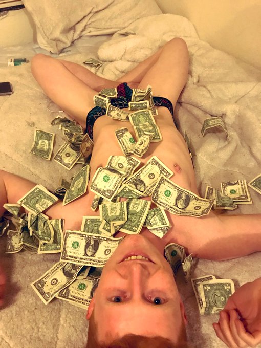 Update on me attending amateur night at the strip club. It went well https://t.co/MF4JRooUie